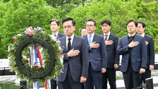 최상목 부총리, 한국전 참전용사 기념비 방문